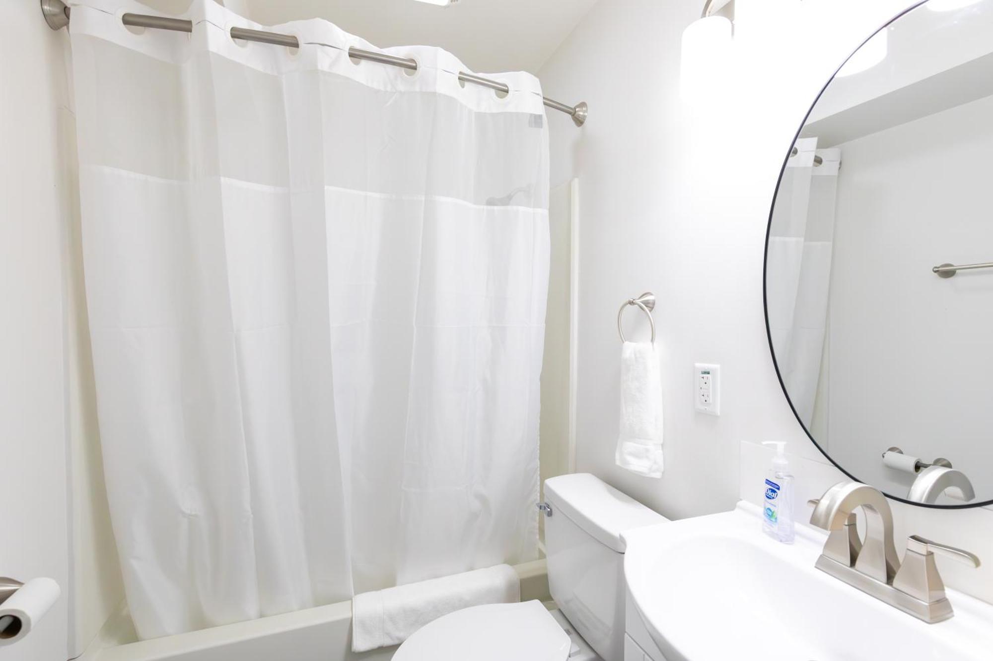 Anchor Bay Inn And Suites Sandusky Δωμάτιο φωτογραφία