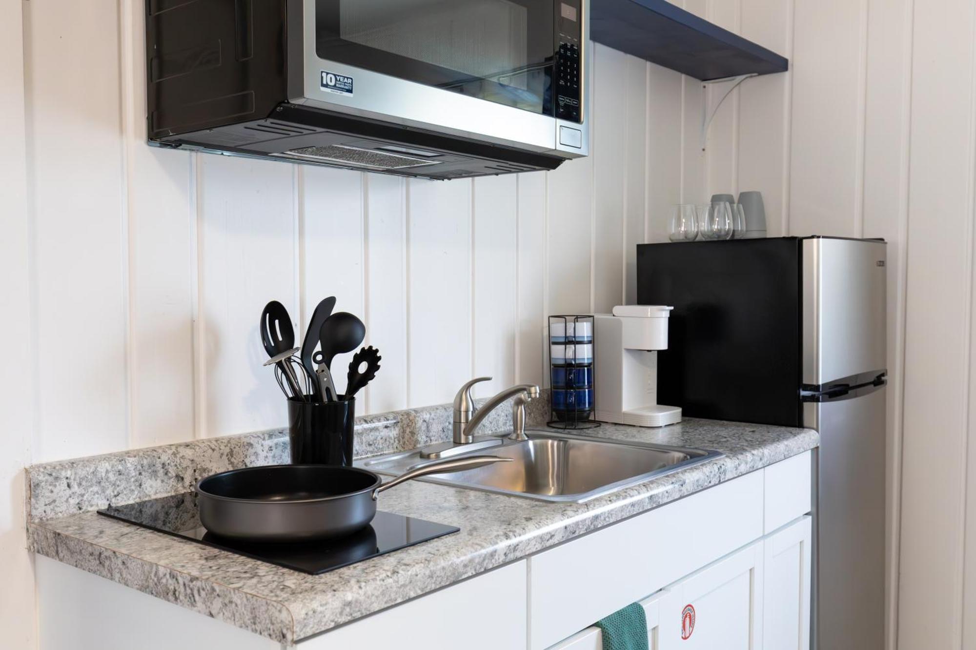 Anchor Bay Inn And Suites Sandusky Δωμάτιο φωτογραφία