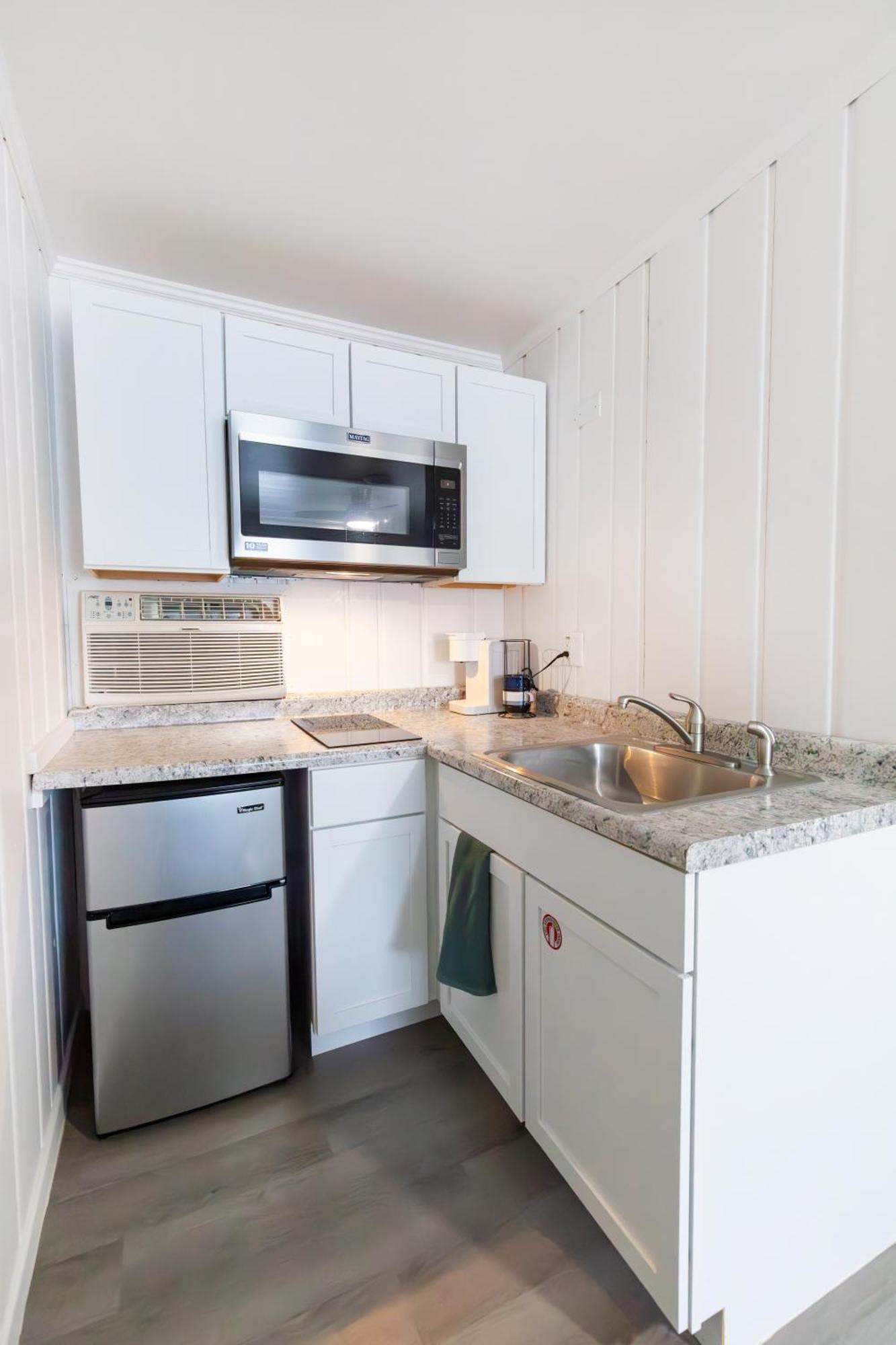 Anchor Bay Inn And Suites Sandusky Δωμάτιο φωτογραφία