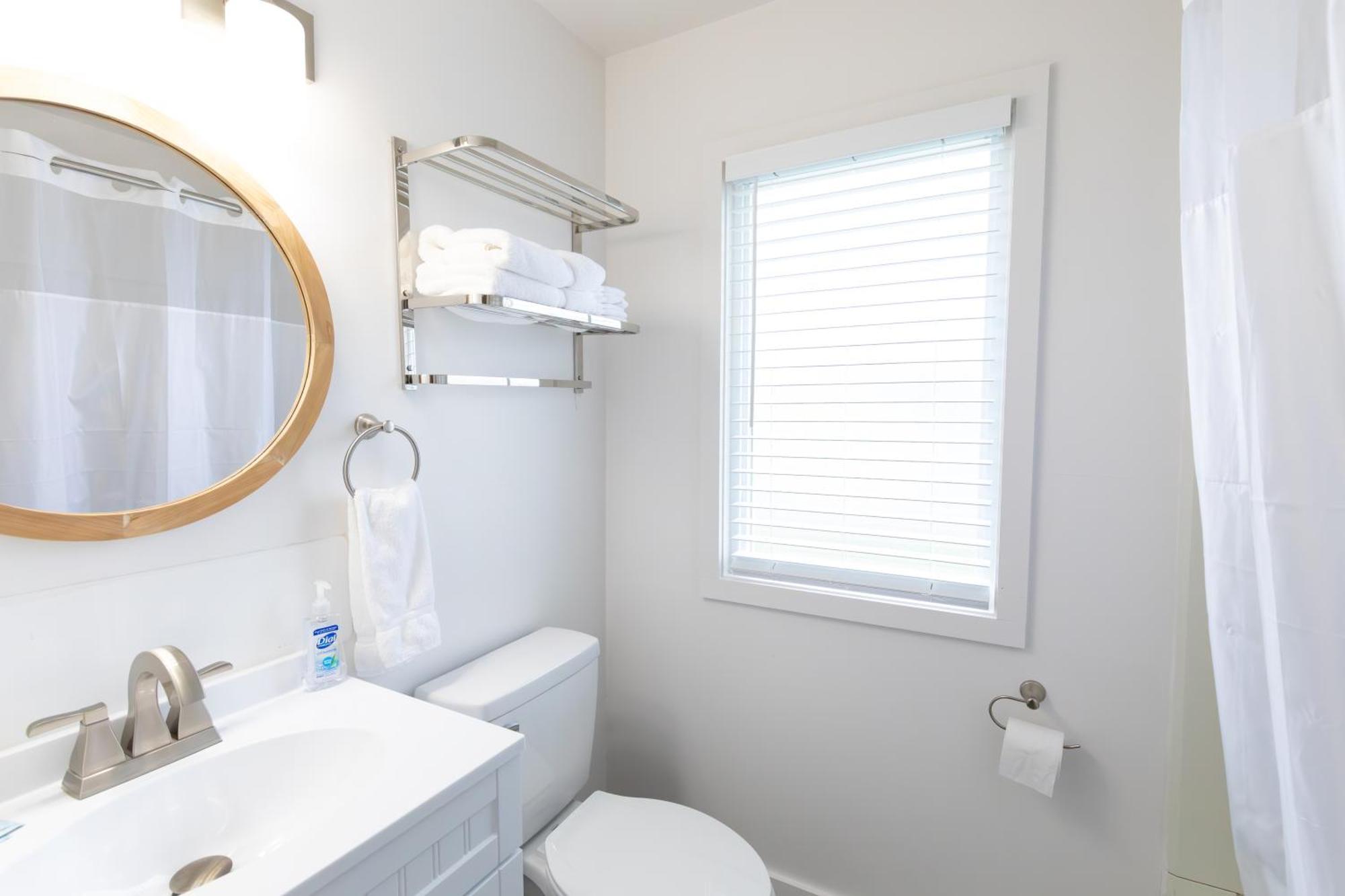 Anchor Bay Inn And Suites Sandusky Δωμάτιο φωτογραφία