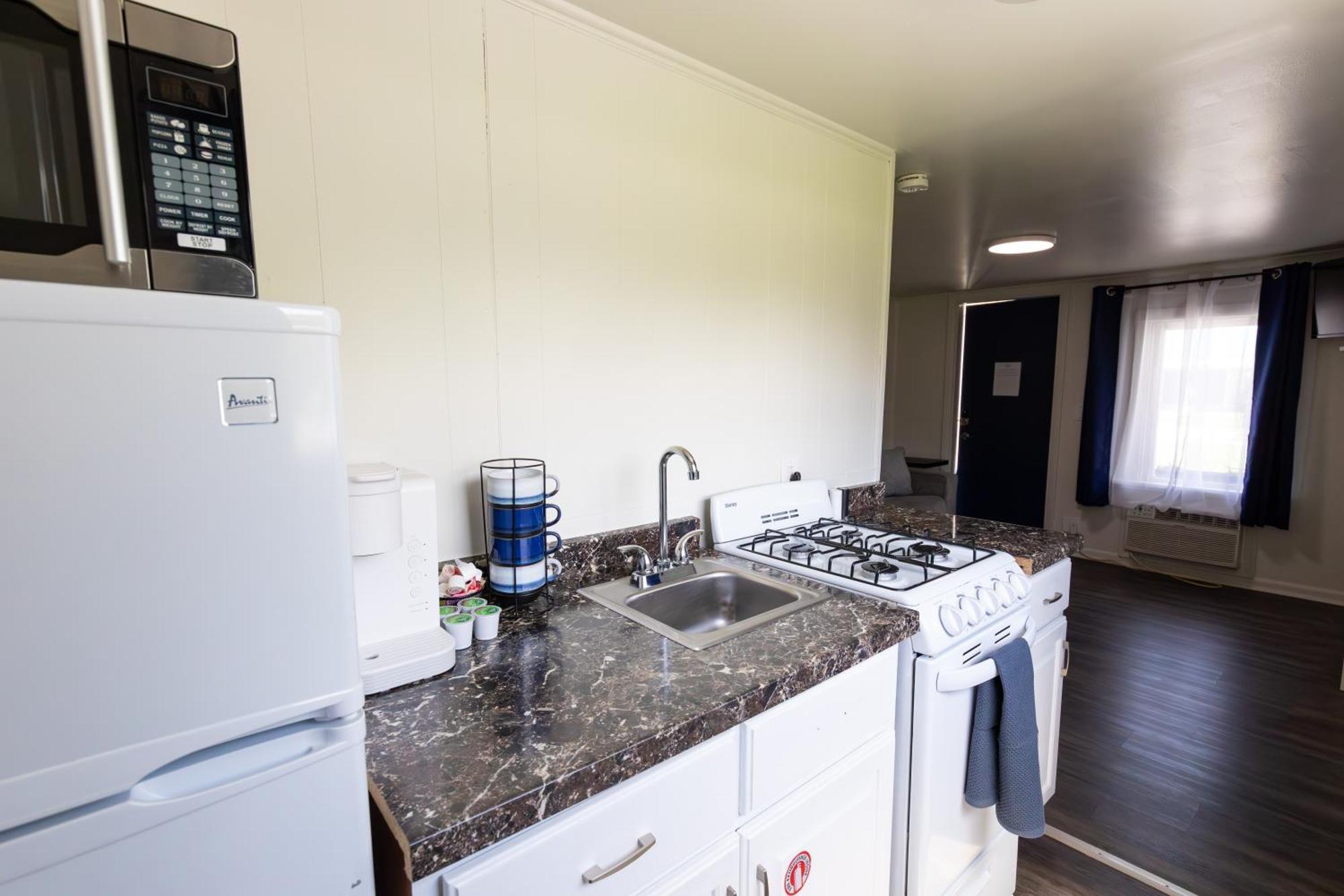 Anchor Bay Inn And Suites Sandusky Δωμάτιο φωτογραφία